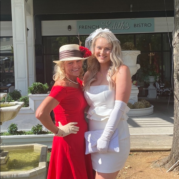 Meet your Posher, Nancy - Picture 2 of 12